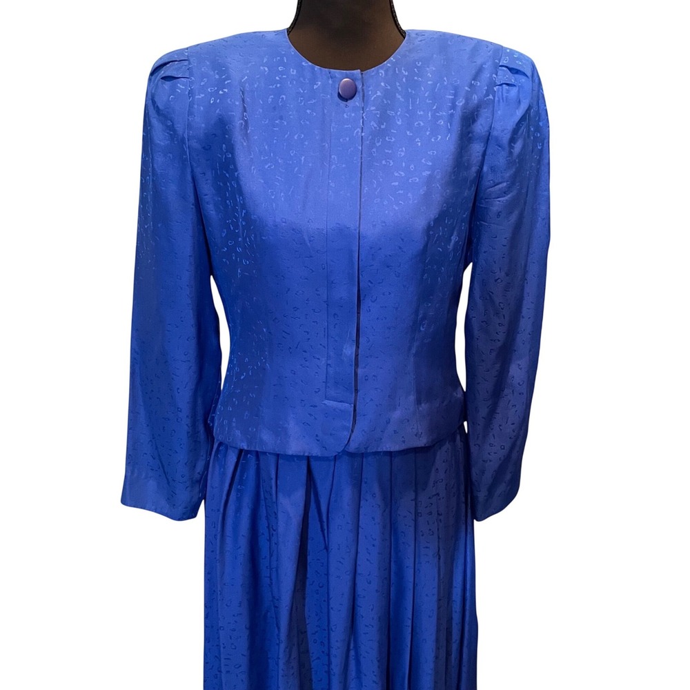 VTG Maggy London Petites Royal Blue 100% Silk Skirt Suit Set Size 2P
Co-ord Set - Picture 2 of 10